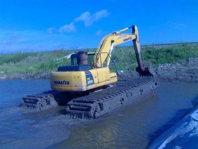 机械设备租赁主导转型 水陆挖机出租助推河道疏浚工程提质增效